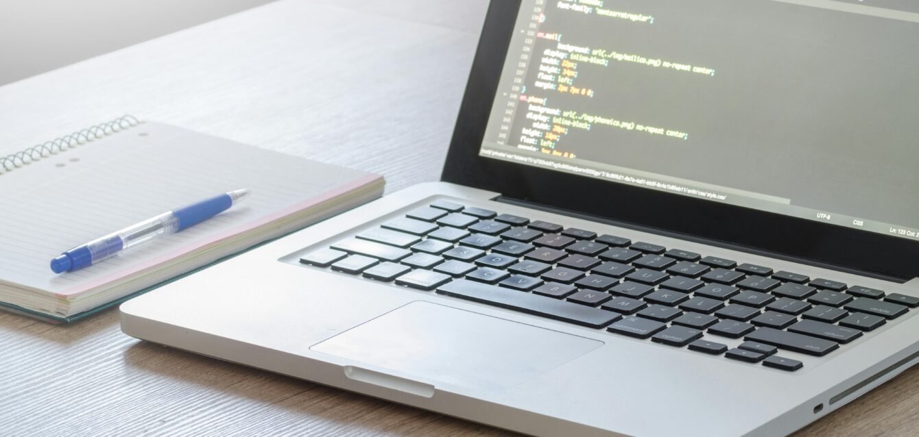 pexels-goumbik-574073 Average Game Developer Salary in California
